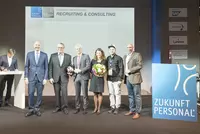 Die stolzen Gewinner des HR-Innovations-Awards Die stolzen Gewinner des HR-Innovations-Awards
