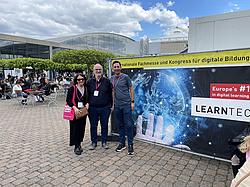 Gruppenfoto auf der LearnTec 2025
