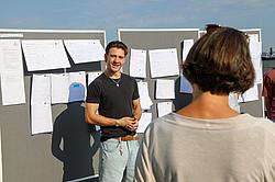 Studierende der Maschinenbautechnik arbeiten während der HOP-Woche 2026 gemeinsam an praxisnahen technischen Projekten.