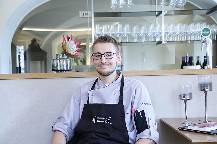 Michael Brettner, heute 25 Jahre alt, wuchs im Nachbarort Dallackenried auf – praktisch in Sichtweite zu dem Wirtshaus, das später zu seiner Bühne werden sollte. Foto: Eckert Schulen