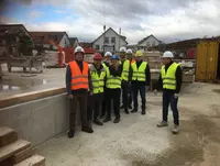 "Alles in Allem wird das neue Haus ein Meilenstein für die nachhaltige Entwicklung unserer Baukultur darstellen. Und für unsere Studierenden war es eine spannende Anregung zu sehen, wie Nachhaltigkeit in ihrem späteren Berufsleben ein fester Bestandteil werden kann", so Fachbereichsleitung Susanne Biek.