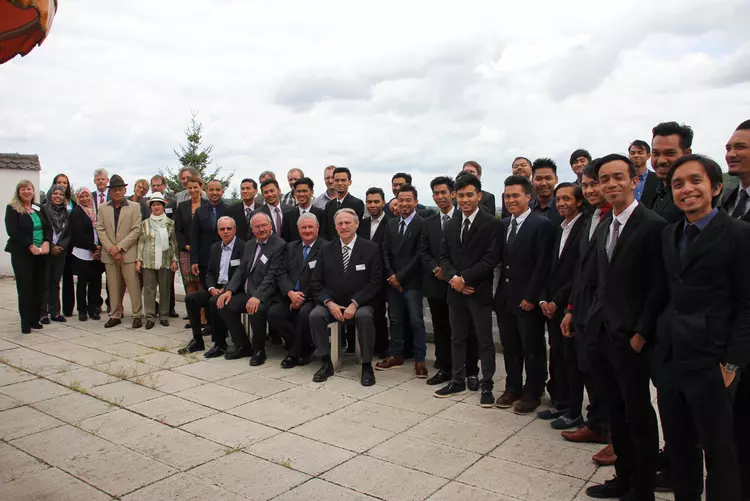 Deutscher Industriemeister International „made in Regenstauf“: 25 Nachwuchs-Fachkräfte aus Malaysia haben in dieser Woche bei den Eckert Schulen ihr Zeugnis erhalten. Deutscher Industriemeister International „made in Regenstauf“: 25 Nachwuchs-Fachkräfte aus Malaysia haben in dieser Woche bei den Eckert Schulen ihr Zeugnis erhalten.