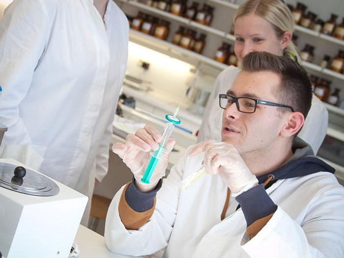 Bayerns führende „Universität für Praktiker“ boomt: Die Eckert Schulen - das größte private Bildungszentrum im Freistaat – sind 2014 zweistellig gewachsen. Das teilte das Unternehmen mit Sitz in Regenstauf bei Regensburg heute mit. Allein im vergangenen J Bayerns führende „Universität für Praktiker“ boomt: Die Eckert Schulen - das größte private Bildungszentrum im Freistaat – sind 2014 zweistellig gewachsen. Das teilte das Unternehmen mit Sitz in Regenstauf bei Regensburg heute mit. Allein im vergangenen J