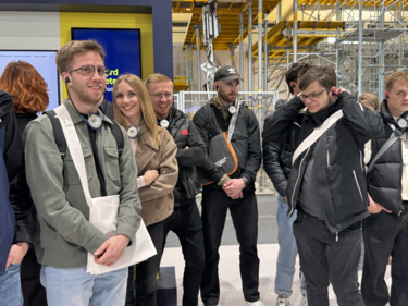 Angehende Staatlich geprüfte Techniker auf der Bauma Messe in München