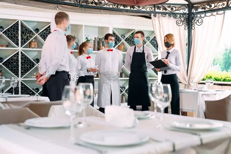 Bayerns führende Hotelfachschule registriert ein deutlich wachsendes Interesse an den Aufstiegsfortbildungen. Dort werden seit mehr als vier Jahrzehnten Fach? und Führungskräfte in den Bereichen Gastronomie und Hotellerie ausgebildet. Bayerns führende Hotelfachschule registriert ein deutlich wachsendes Interesse an den Aufstiegsfortbildungen. Dort werden seit mehr als vier Jahrzehnten Fach? und Führungskräfte in den Bereichen Gastronomie und Hotellerie ausgebildet. Die Talenteschmiede gilt seit Jahren als eine der besten ihrer Art in Süddeutschland. Foto: Adobe Stock
