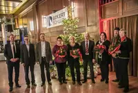 Der Vorstandsvorsitzender der Eckert Schulen Alexander Eckert Freiherr von Waldenfels (li.) mit den geehrten Jubilaren auf dem vorweihnachtlichen Empfang 2018 Der Vorstandsvorsitzender der Eckert Schulen Alexander Eckert Freiherr von Waldenfels (li.) mit den geehrten Jubilaren auf dem vorweihnachtlichen Empfang 2018