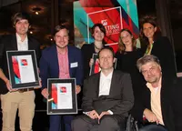 Die stolzen Gewinner des Marketing-Kreativpreises 2015: Johannes Müller, Maximilian Scherer und Eva Preißl mit Stefan Pohl, Christine Ehrl, Florian Weiß und Andrea Radlbeck (Leitung Marketing u. Unternehmenskommunikation) (v.l.)