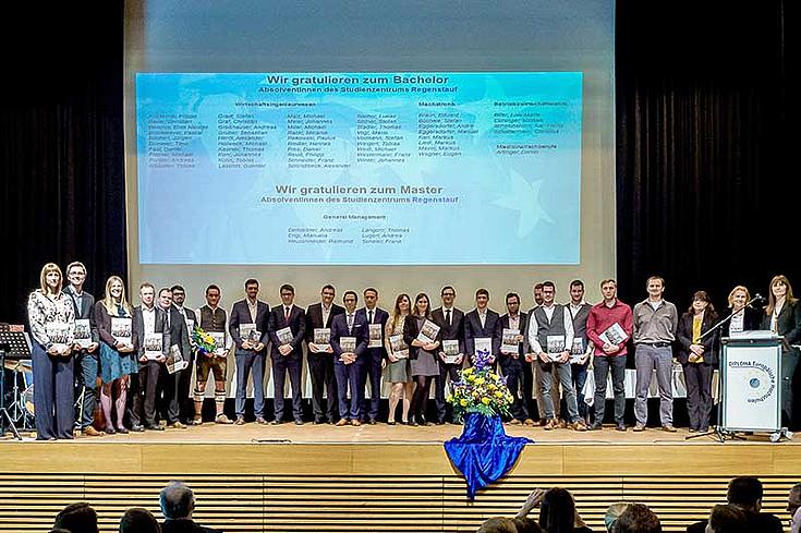 Feierlicher Abschluss der Bachelor- und Masterabsolventen aus dem DIPLOMA Studienzentrum Regenstauf im Kurparkzentrum in Bad Sooden-Allendorf Feierlicher Abschluss der Bachelor- und Masterabsolventen aus dem DIPLOMA Studienzentrum Regenstauf im Kurparkzentrum in Bad Sooden-Allendorf