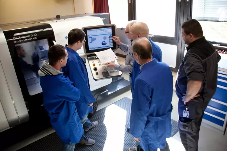 Entstanden ist der neue Industriemeister Aufbereitungs- und Verfahrenstechnik IHK in enger Zusammenarbeit der Eckert Schulen, Deutschlands großem Weiterbildungsanbieter mit besonderer Expertise im technischen Bereich und Sitz im bayerischen Regenstauf, un Entstanden ist der neue Industriemeister Aufbereitungs- und Verfahrenstechnik IHK in enger Zusammenarbeit der Eckert Schulen, Deutschlands großem Weiterbildungsanbieter mit besonderer Expertise im technischen Bereich und Sitz im bayerischen Regenstauf, und dem Bundesverband Mineralische Rohstoffe (MIRO). Foto: Eckert Schulen