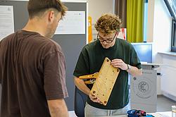 Studierende der Maschinenbautechnik arbeiten während der HOP-Woche 2026 gemeinsam an praxisnahen technischen Projekten.