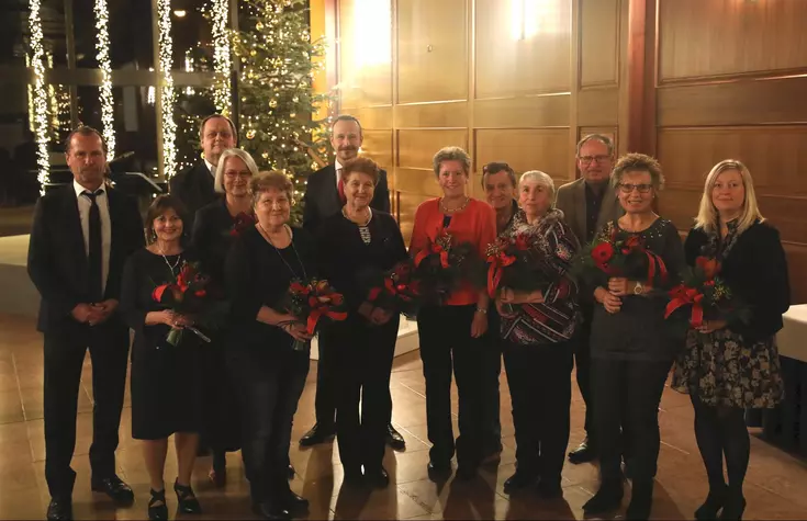 Alexander Eckert Freiherr von Waldenfels (links) mit den geehrten Jubilaren auf dem vorweihnachtlichen Empfang 2019.