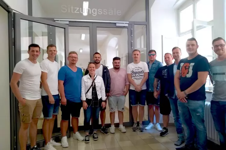 Das Fach Betriebspyschologie führte die angehenden Staatlich geprüften Techniker der Technikerschule Regenstauf zum Arbeitsgericht Regensburg. So vertieften sie ihr Fach-Know-how um einmalige Eindrücke direkt aus der Praxis Das Fach Betriebspyschologie führte die angehenden Staatlich geprüften Techniker der Technikerschule Regenstauf zum Arbeitsgericht Regensburg. So vertieften sie ihr Fach-Know-how um einmalige Eindrücke direkt aus der Praxis