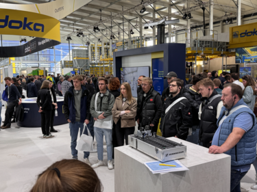 Angehende Staatlich geprüfte Techniker auf der Bauma Messe in München
