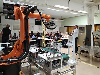 Besuch Mädchenrealschule Schwandorf an der Technikerschule Regenstauf