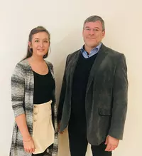 Der neu gewählte Bezirksschülersprecher für die beruflichen Schulen der Oberpfalz Jürgen Häuslmann (rechts) und seine Stellvertreterin Roxana Slaby (links). (Foto: Regierung der Oberpfalz) Der neu gewählte Bezirksschülersprecher für die beruflichen Schulen der Oberpfalz Jürgen Häuslmann (rechts) und seine Stellvertreterin Roxana Slaby (links). (Foto: Regierung der Oberpfalz)