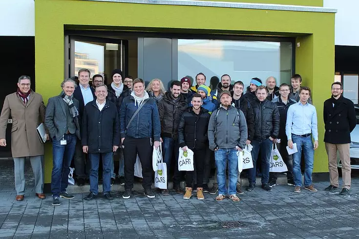 19 angehende Staatlich geprüfte Fahrzeugtechniker zu Besuch bei der Firma ASAP in Ingolstadt.