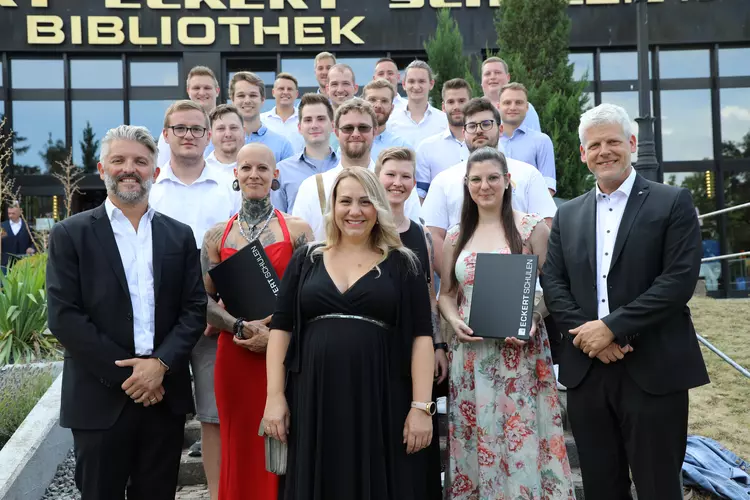 473 Staatlich geprüfte Techniker*innen feierten am Freitag, den 29.07.2022, ihren wohlverdienten Abschluss.