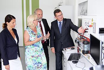 Aus- und Weiterbildung: Eckert Schulen und Bayerns Wirtschaftsministerium setzen auf mehr Kooperation