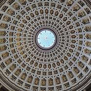 Kuppel der Befreiungshalle Kelheim von innen mit Blick nach oben