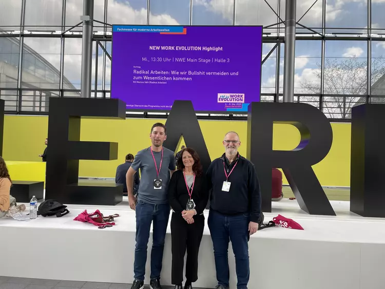 Gruppenfoto der Teilnehmenden bei der LearnTec 2025