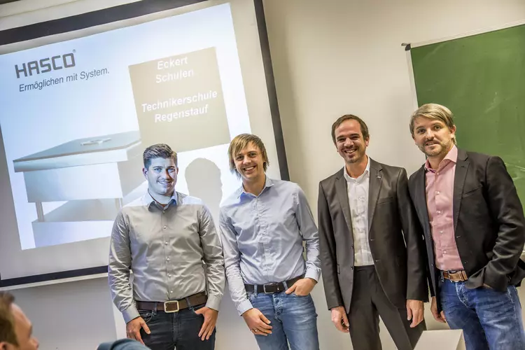 (v.l.n.r.) Tobias Kröber (Technischer Verkäufer, Hasco Hasenclever) Dr. Alexander Wollinger (Dozent, Dr. Eckert Akademie), Christian Hümmer (Technischer Verkäufer, Hasco Hasenclever & Absolvent der Dr. Eckert Akademie), Carsten Seefelder (Leiter Fachberei (v.l.n.r.) Tobias Kröber (Technischer Verkäufer, Hasco Hasenclever) Dr. Alexander Wollinger (Dozent, Dr. Eckert Akademie), Christian Hümmer (Technischer Verkäufer, Hasco Hasenclever & Absolvent der Dr. Eckert Akademie), Carsten Seefelder (Leiter Fachbereich Maschinenbau)