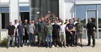Einmalige Einblicke in ein innovatives Unternehmen: Die angehenden Staatlich geprüften Techniker zu Gast bei RODING AUTOMOBILE Einmalige Einblicke in ein innovatives Unternehmen: Die angehenden Staatlich geprüften Techniker zu Gast bei RODING AUTOMOBILE