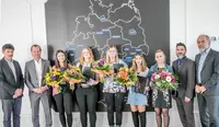 Es gratulieren: (v.l.n.r.) Walter Eck (Leiter Personalmanagement), Alexander Eckert Freiherr von Waldenfels (Vorstandsvorsitzender der Eckert Unternehmensgruppe), Michael Weigert (Fachbereichsleiter Personal) und Gottfried Steger (stellvertretender Vorsta Es gratulieren: (v.l.n.r.) Walter Eck (Leiter Personalmanagement), Alexander Eckert Freiherr von Waldenfels (Vorstandsvorsitzender der Eckert Unternehmensgruppe), Michael Weigert (Fachbereichsleiter Personal) und Gottfried Steger (stellvertretender Vorstandsvorsitzender).