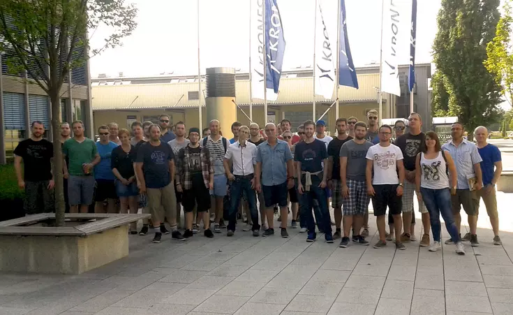 Die angehenden Lebensmitteltechniker der Eckert Schulen bei der Exkursion zu KRONES AG nach Neutraubling, Regensburg. Die angehenden Lebensmitteltechniker der Eckert Schulen bei der Exkursion zu KRONES AG nach Neutraubling, Regensburg.