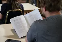 Vom intensiven Vorbereitungskurs gestützt, bildet die Weiterbildung zum Staatlich geprüften Techniker eine optimale Kombination aus Grundlagen- und Spezialwissen. In modern ausgestatteten High-Tech-Laboren warten spannende und praxisnahe Unterrichtseinhei Vom intensiven Vorbereitungskurs gestützt, bildet die Weiterbildung zum Staatlich geprüften Techniker eine optimale Kombination aus Grundlagen- und Spezialwissen. In modern ausgestatteten High-Tech-Laboren warten spannende und praxisnahe Unterrichtseinheiten am Puls der Zeit. (Foto: Eckert Schulen)