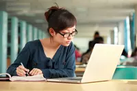 Mit genügend Motivation im Rücken fällt Lernen leichter. Mit dem Projekt SensoMot forschen die Eckert Schulen an einer Strategie, diesen Gemütszustand gezielt zu beeinflussen. Mit genügend Motivation im Rücken fällt Lernen leichter. Mit dem Projekt SensoMot forschen die Eckert Schulen an einer Strategie, diesen Gemütszustand gezielt zu beeinflussen.