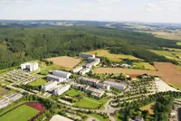 Wir heißen alle Neuankömmlinge herzlich Willkommen am Campus und freuen uns auf eine aufregende und lehrreiche Zeit!