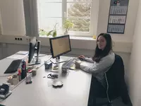 Antonia Seifert am Arbeitsplatz bei den Eckert Schulen Chemnitz Antonia Seifert am Arbeitsplatz bei den Eckert Schulen Chemnitz