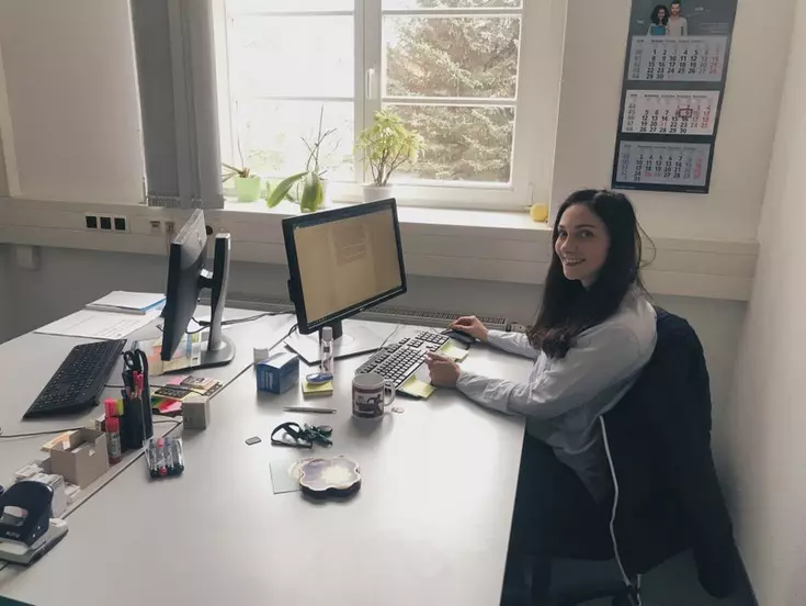 Antonia Seifert am Arbeitsplatz bei den Eckert Schulen Chemnitz Antonia Seifert am Arbeitsplatz bei den Eckert Schulen Chemnitz