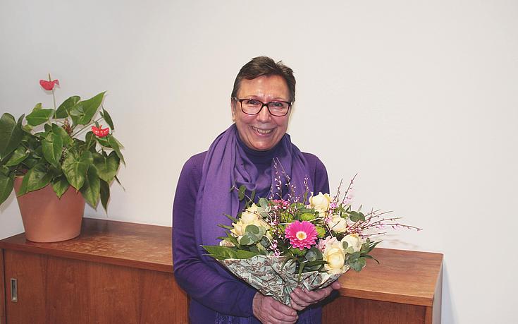 Steffi Sauer blickt nach 40 Jahren bei den Eckert Schulen mit zwei lachenden Augen Richtung Ruhestand. Foto: Eckert Schulen
