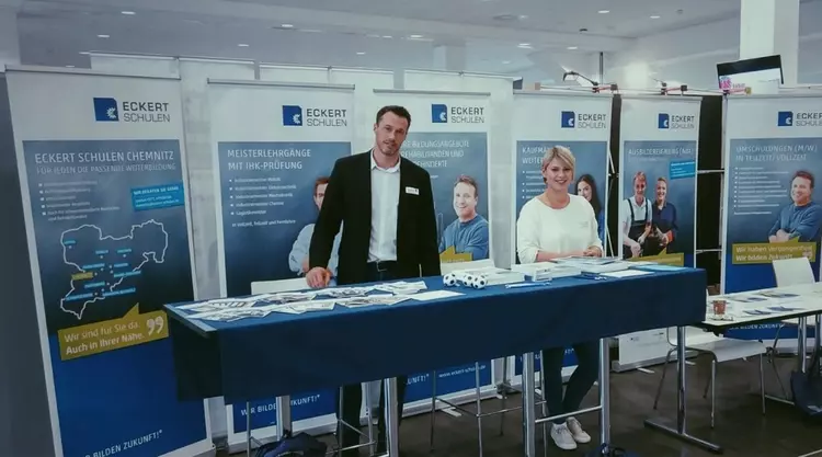 Sascha Morgner und Ira Kummrow stellen auf der Jobmesse Chemnitz das Bildungsangebot der Eckert Schulen Chemnitz vor Sascha Morgner und Ira Kummrow stellen auf der Jobmesse Chemnitz das Bildungsangebot der Eckert Schulen Chemnitz vor