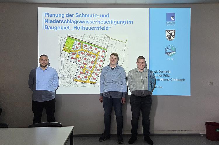 Einblicke in die Projektarbeiten angehender Bautechniker mit Präsentationen, Planzeichnungen und Visualisierungen verschiedener Bauvorhaben.