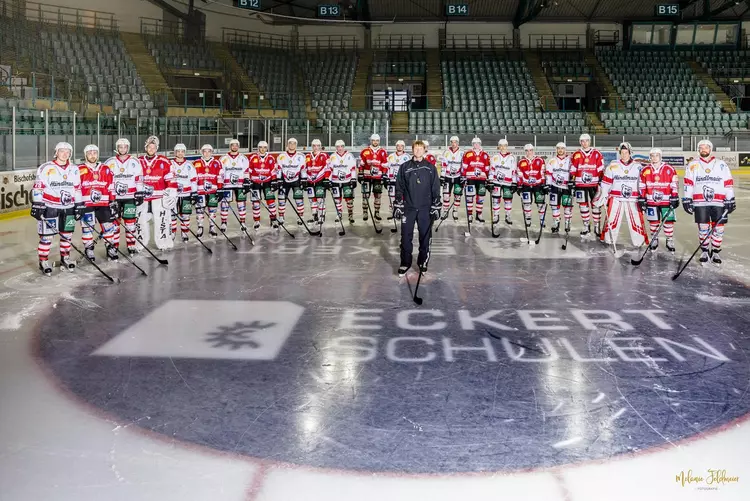 Ein bärenstarkes Team: Die Eckert Schulen und die Eisbären Regensburg Ein bärenstarkes Team: Die Eckert Schulen und die Eisbären Regensburg