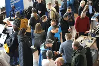 Die Jobbörse 2024 der Eckert Schulen hat erneut gezeigt, dass sie ein unverzichtbares Instrument im Kampf gegen den Fachkräftemangel ist. Die positive Resonanz von knapp 2.000 Besuchern und mehr als 100 Ausstellern spiegelt den Erfolg der Messe wider.
