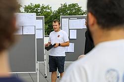 Studierende der Maschinenbautechnik arbeiten während der HOP-Woche 2026 gemeinsam an praxisnahen technischen Projekten.