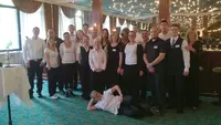 Das fleißige Projektteam der Regenstaufer Hotelfachschule blickt der diesjährigen HOFA-Abschiedsgala freudig entgegen. Das fleißige Projektteam der Regenstaufer Hotelfachschule blickt der diesjährigen HOFA-Abschiedsgala freudig entgegen.