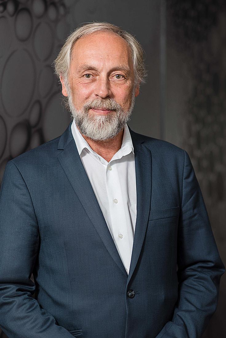 Die Eckert Schulen verabschieden ihren stellvertretenden Vorstandsvorsitzenden Gottfried Steger nach vier Jahrzehnten im Unternehmen in den Ruhestand. Fotos: Eckert Schulen Die Eckert Schulen verabschieden ihren stellvertretenden Vorstandsvorsitzenden Gottfried Steger nach vier Jahrzehnten im Unternehmen in den Ruhestand. Fotos: Eckert Schulen