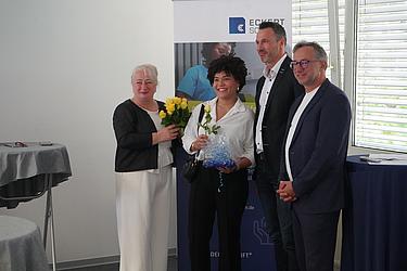 Gruppenfoto internationaler Pflegekräfte bei der Abschlussfeier an den Eckert Schulen in Dresden