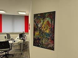 Abstraktes, farbenreiches Gemeinschaftsgemälde an einer weißen Wand zwischen zwei Büroräumen im BFW-Sekretariat.