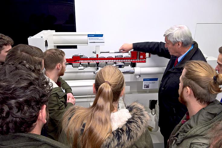 Neueste Technologie aus der Kunststofftechnik hautnah erlebt Neueste Technologie aus der Kunststofftechnik hautnah erlebt