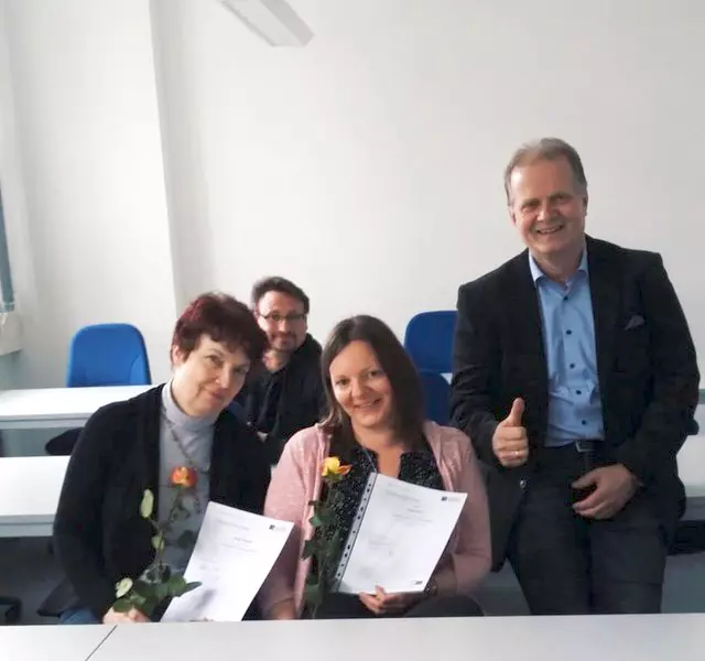 Umschulung Steuerfachangestellter: Der mittlerweile sechste Jahrgang feiert bei den Eckert Schulen Chemnitz den bestandenen Abschluss. Umschulung Steuerfachangestellter: Der mittlerweile sechste Jahrgang feiert bei den Eckert Schulen Chemnitz den bestandenen Abschluss.