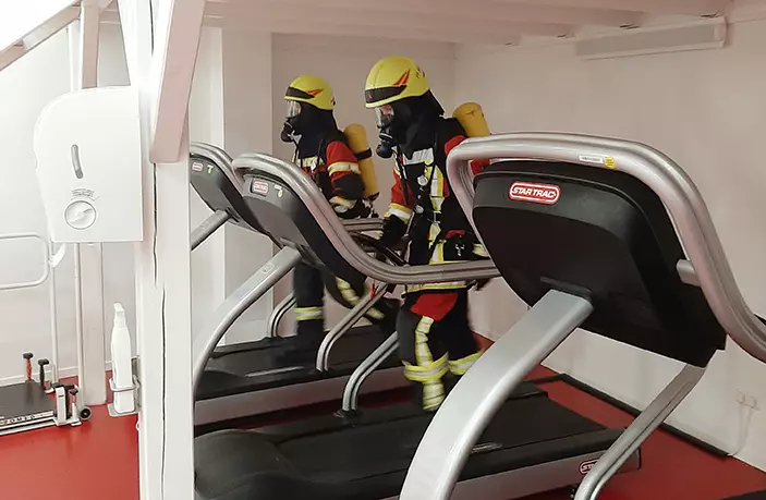 Die FF Regenstauf am 19.09.2020 bei der Atemschutz-Belastungsübung im Physiofit Eckert. Die FF Regenstauf am 19.09.2020 bei der Atemschutz-Belastungsübung im Physiofit Eckert.