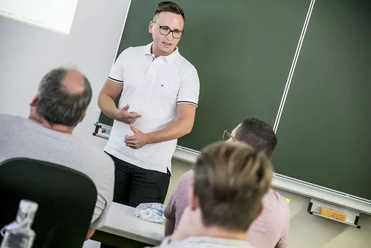 Gestern Studierender, heute Berufsexperte und Fachreferent: Herr Schicker von AVL Software and Functions GmbH ist ein bekanntes Gesicht am Campus Regenstauf