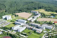 Gezielte Förderung, mehr Chancen, klarere Karriereperspektiven: Bayerns größter privater Weiterbildungscampus will künftig in einem neuen im Freistaat einzigartigen „Kompetenzzentrum Wirtschaft“ Arbeitnehmer und Unternehmen beim lebenslangen Lernen stärke Gezielte Förderung, mehr Chancen, klarere Karriereperspektiven: Bayerns größter privater Weiterbildungscampus will künftig in einem neuen im Freistaat einzigartigen „Kompetenzzentrum Wirtschaft“ Arbeitnehmer und Unternehmen beim lebenslangen Lernen stärker unterstützen. Fotos: Eckert Schulen