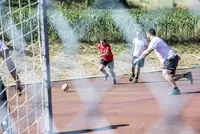 Heiß her ging's zum Sportfest 2019 unter anderem auch am hauseigenen Hartplatz: Mehrere Teams dribbelten dort im Soccer-Turnier um den ersten Platz - die "Nachbarn" zeigten am Beachvolleyball-Platz ihr Können Heiß her ging's zum Sportfest 2019 unter anderem auch am hauseigenen Hartplatz: Mehrere Teams dribbelten dort im Soccer-Turnier um den ersten Platz - die "Nachbarn" zeigten am Beachvolleyball-Platz ihr Können
