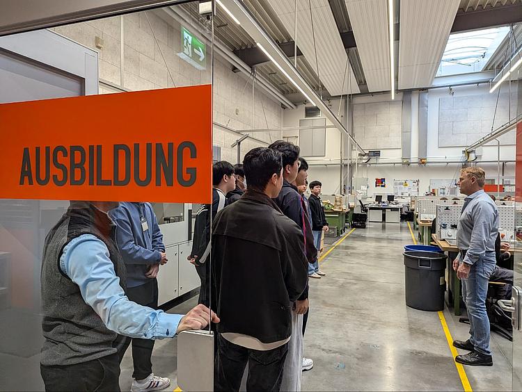 In Zusammenarbeit mit der Wirtschaftsförderung Amberg (Wifam) und der Baumann GmbH organisierten die Eckert Schulen zahlreiche Firmenbesichtigungen. Foto: Eckert Schulen In Zusammenarbeit mit der Wirtschaftsförderung Amberg (Wifam) und der Baumann GmbH organisierten die Eckert Schulen zahlreiche Firmenbesichtigungen. Foto: Eckert Schulen